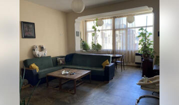 For Rent 68m2 Nonstandard Old Building Flat Old renovated. Price: 700$