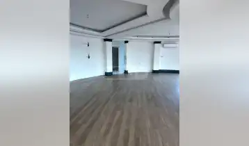 {{ gallery.alt }}