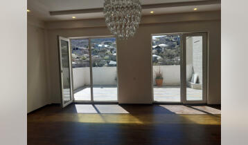 For Sale 195m2 Nonstandard New building Flat Newly renovated. Price: 245000$