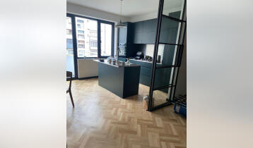 (Auto Translate!) Newly renovated apartment of 138 square meters for sale. 3 bedrooms, 2 bathrooms, great room, isolated kitchen. Overlooking the racecourse.