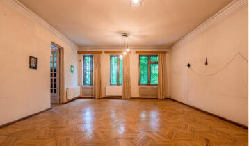 (Auto Translate!) The second floor of a 3-storey house with an individual entrance is for sale.