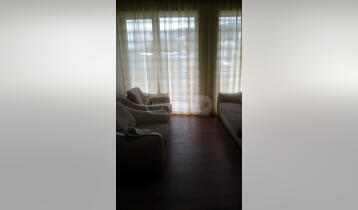 (Auto Translate!) 2-room renovated apartment with furniture for immediate sale. In the prestigious complex "Sheni Vytsi Jikiaze". 24/7 security. Neat yard and area. Best location. Near metro "University". Currently rented.
