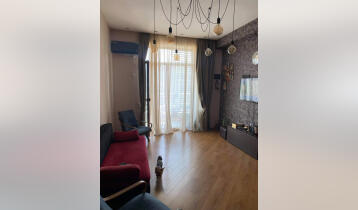 (Auto Translate!) A 3-room, renovated, bright, sunny and very warm apartment is for sale. Metro Vazha Pshavela is a 10-minute walk away. The building has a closed terrace that you can use at any time.