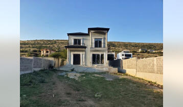 (Auto Translate!) House for sale in Tsodoreti, 10 minutes' drive from Lisi Lake, 80 meters from the road. A very promising place. The total square footage of the land is 720 m2, the house is 220 m2. with an individual 52-meter well. The price includes the house, with doors and windows, surrounded by a fence, an iron door, darkened, plastered and painted, roofed.