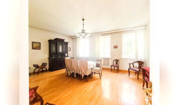 For Rent 140m2 Nonstandard Old Building Flat Renovated. Price: 1250$