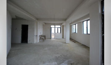 (Auto Translate!) Newly built near Lisi Lake. 23 minutes walk from the British school. Part of the renovation has been completed in the apartment. Gypsum, electricity, bathrooms. In both bathrooms, toilet bowls are built into the wall, ceramic material is used. 4 bedrooms, 1 master bedroom. The apartment has a veranda and plus three balconies. A spacious apartment, the views are in the direction of Lisi lake, as well as on the side of Tkhinvala and Mukhatskaro. Also back on the side of the Nutsubidze plateau.