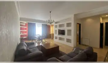 (Авто перевод!) 110 кв. метра расположена на Мтацминда, на улице Шевченко, на 6 этаже, с панорамным видом на Тбилиси. Новый ремонт по современному стандарту, мебель. Две спальни, гостиная/столовая, кухня, 2 ванные комнаты, балкон, гараж.