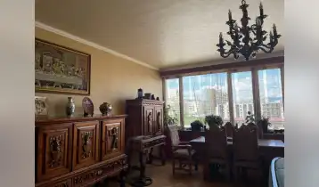 იყიდება 140m2 არასტანდარტული ძველი აშენებული ბინა რემონტით. ფასი: 450000$