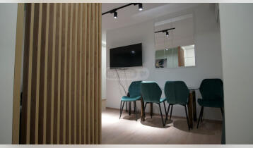 (Auto Translate!) Newly renovated uninhabited apartment for sale near the market Orbeliani. It is an ideal location for renting to tourists. The apartment is equipped with all kinds of furniture and appliances.