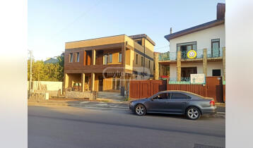 (Auto Translate!) Newly built 2-storey private house for sale, in Vaki district, near Lisi lake. In the best place on Painters' Street. The best quality materials are used in the construction. On the first floor, spaces are separated by partitions: living room, kitchen, bedroom, bathroom, storage/technical room. On the second floor, separated by partitions: 4 bedrooms (one with its own balcony and a large wardrobe, where it is also possible to make a master bedroom), common bathroom, wardrobe room, 2 balconies (back and front). The roof is bordered by a high parapet, where a large veranda opens, also on the roof floor, next to the stairwell, there is one large room that can be used as a storage room and for other purposes, as desired. The condition of the house: metal-plastic doors and windows, iron doors, plastered with plaster, electricity, sewerage, water, heating pipes are installed. For thermal insulation, the house and the bottom of the veranda are wrapped with 5 cm XPS.