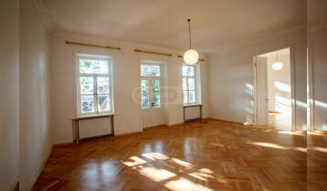 For Sale 167m2 City Old Building Flat Newly renovated. Price: 310000$