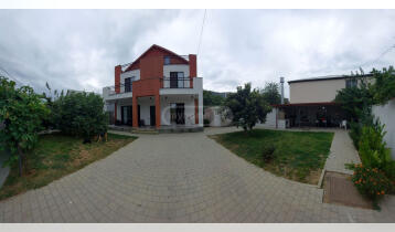 (Auto Translate!) 314 m2, newly built and newly renovated private house for sale (between residential complex "Ortachali Turfa" and sports complex "Olympic"). The yard is 400m2, fenced and furnished. In the yard there is an outdoor storage room and an open kitchen (stove, water, meat). There is an outdoor toilet in the yard. The house has 4 bedrooms with its own bathroom and toilet. Also, 5th bathroom with toilet for guests. Common room 40 m2, attic 70 m2. Floor heating is installed under the ceramic granite. The house can function as a mini-hotel.