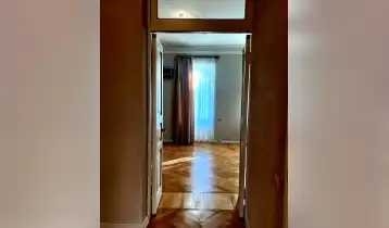 {{ gallery.alt }}