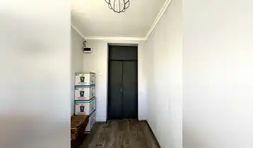 {{ gallery.alt }}