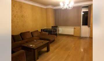 (Auto Translate!) Urgently! Apartment for sale! The best place! 180 sq. Renovated, with large bedrooms and living room! With central heating! Two bathrooms.