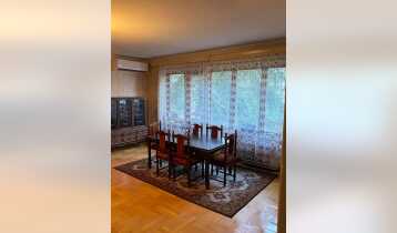 (Auto Translate!) Four-room (135 sq.m.) sunny corner apartment for sale on Tsintsadze street, separate kitchen, large living room, three bright bedrooms, 2 balconies.