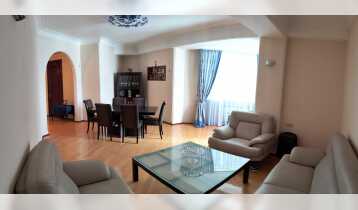 (Auto Translate!) For sale, a four-room apartment of 135 sq.m., 200 meters from the Metro Medical Center. The apartment is high-quality renovation and furniture: beech parquet, chestnut wood doors, kitchen cabinets made of massive chestnut wood. The building has security.