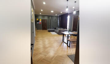 For Rent 172m2 Nonstandard Old Building Flat Newly renovated. Price: 1500$