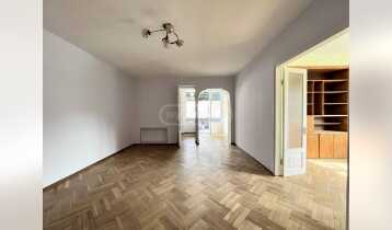 For Sale 141m2 Nonstandard Old Building Flat Newly renovated. Price: 205000$