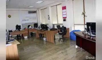(Auto Translate!) The premises are provided with all conditions: central heating, cooling, security and alarm.