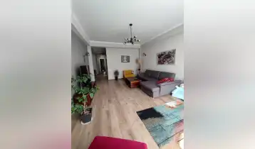 ქირავდება 93m2 არასტანდარტული ახალი აშენებული ბინა ახალი რემონტით. ფასი: 850$