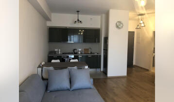 (Auto Translate!) 2-room apartment for sale in the newly built building of M2. Furniture (ITALY, GERMANY), appliances (SAMSUNG, BOSCH), dishes. Everything in perfect condition. Large wardrobes in the living room and bedroom. 2 air conditioners. The apartment is equipped with all necessary things for a comfortable life.