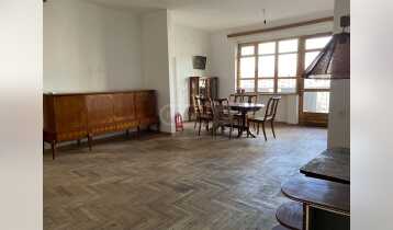 (Auto Translate!) 122 sq.m. for sale. Renovated apartment in a thick-walled brick building.