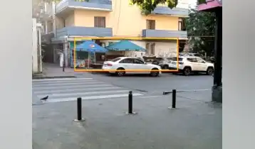 იყიდება უნივერსალური ფართი, ვაჟაფშაველას გამზირზე სამედიცინო ინსტიტუტის მოპირდაპირედ, ფართი გამოდგება ნებისმიერი საქმიანობისთვის .