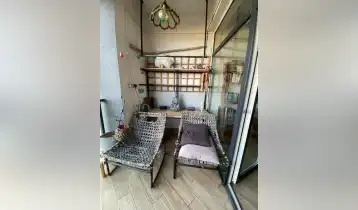 {{ gallery.alt }}