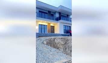 (Auto Translate!) A newly built house for sale in Digomi with a beautiful panoramic view. Built with the highest quality material. The house is energy efficient. Asphalt road leads to the house. All communications are entered in-house. Capital concrete fence. The house is in a green condition.