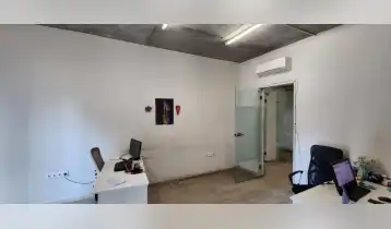 {{ gallery.alt }}