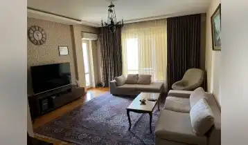 (Auto Translate!) A 162 sq. m apartment with 3 bedrooms, 2 bathrooms, separate kitchen and living room is for sale in a 6-storey building with 1 entrance, 6 floors, 5 minutes' drive from Delhi Metro. The floor is parquet. The apartment has one balcony and one veranda, which borders both the kitchen and the living room. One bedroom has a walk-in closet, and the kitchen has its own pantry. The apartment overlooks the forest. The house has closed parking with an automatic door and the apartment comes with 2 parking spaces with built-in metal lockers. Currently rented to foreigners. It is an ideal place for living and investment.