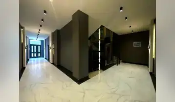 {{ gallery.alt }}