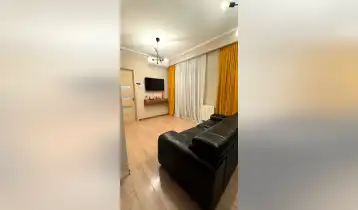 იყიდება 83m2 არასტანდარტული ახალი აშენებული ბინა რემონტით. ფასი: 150000$