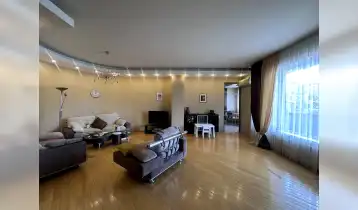 (Auto Translate!) For sale in a good home built in 2000, a very good clean, bright apartment in the central drill. Insulated kitchen, own indoor parking.