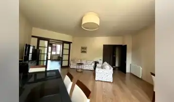 (Auto Translate!) For a bright and cozy 6-room apartment in Vake, near Vake Park. The apartment has four bedrooms, a fully equipped kitchen, two bathrooms, a large living room and a porch. The apartment is equipped with the necessary equipment and furniture. The apartment is followed by a parking lot.