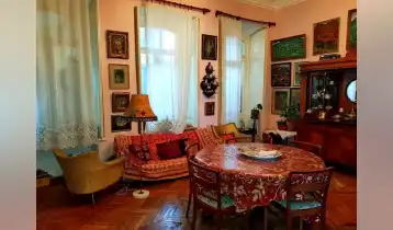 (Auto Translate!) The apartment also has 135 meters of water. The apartment can be made as a hotel.