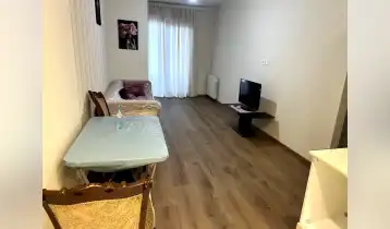 იყიდება 69m2 არასტანდარტული ახალი აშენებული ბინა რემონტით. ფასი: 130000$
