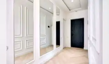 {{ gallery.alt }}