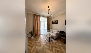 იყიდება ახალგარემონტებული უცხივრებელი ბინა სრული ავეჯით და ტექნიკით. 