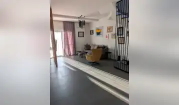 (Auto Translate!) Furnished, two -storey house in Tskhinvali, Tiflis settlement near Lisi Lake, completely arranged, with furniture and appliances. It has a car park in its own yard and a large porch.