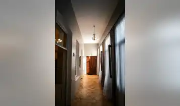 For Sale 107m2 Old Building Flat Newly renovated. Price: 260000$