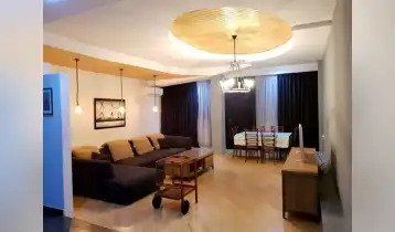 იყიდება 100m2 არასტანდარტული ძველი აშენებული ბინა ძველი რემონტით. ფასი: 140000$