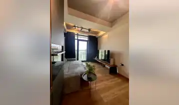 იყიდება 108m2 არასტანდარტული ახალი აშენებული ბინა რემონტით. ფასი: 350000$