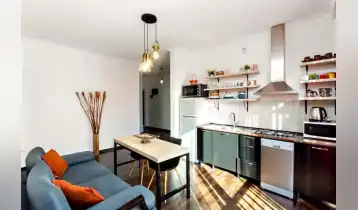 იყიდება 70m2 არასტანდარტული ახალი აშენებული ბინა ახალი რემონტით. ფასი: 260000$