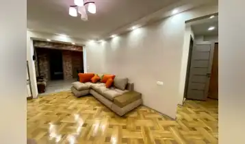 იყიდება 118m2 არასტანდარტული ძველი აშენებული ბინა ახალი რემონტით. ფასი: 275000$