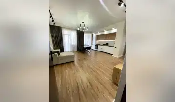 იყიდება 76m2 არასტანდარტული ახალი აშენებული ბინა ახალი რემონტით. ფასი: 111000$