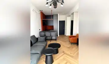 იყიდება 65m2 არასტანდარტული ახალი აშენებული ბინა ახალი რემონტით. ფასი: 247000$