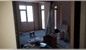 იყიდება 55m2 არასტანდარტული ახალი აშენებული ბინა თეთრი კარკასი. ფასი: 99000$