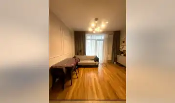 იყიდება 84m2 არასტანდარტული ახალი აშენებული ბინა ახალი რემონტით. ფასი: 159000$